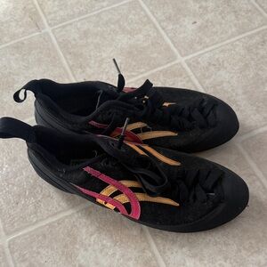 510 climbing shoes Black Sneakers with Pink and Orange Accents